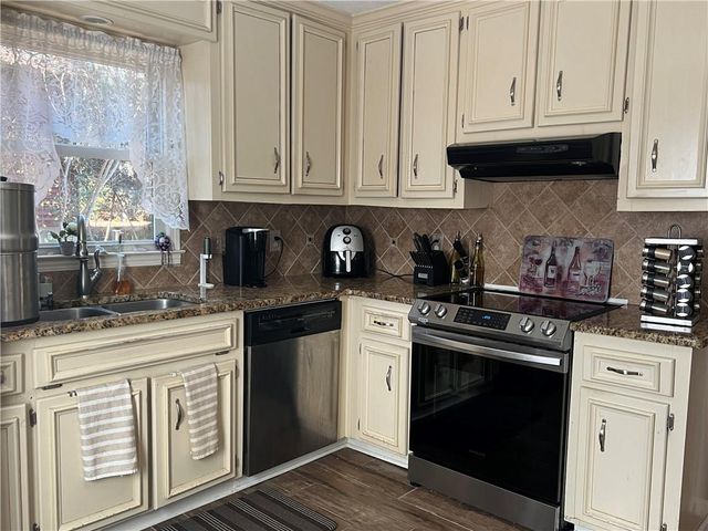 313 Chattahoochee Way, Woodstock, GA 30188