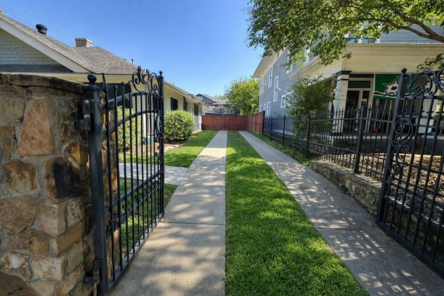 1951 College Avenue, Fort Worth, TX 76110