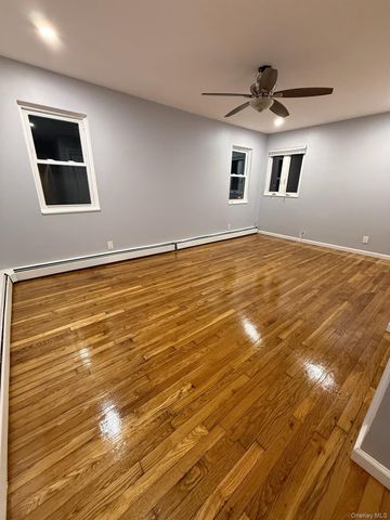 186 E Pennywood Avenue, Roosevelt, NY 11575