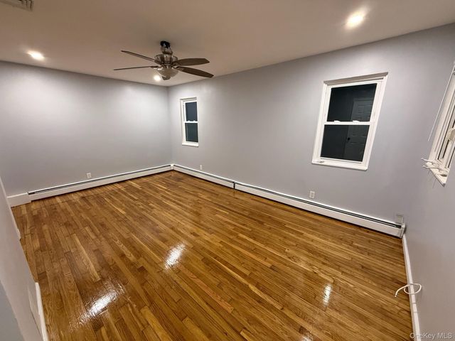 186 E Pennywood Avenue, Roosevelt, NY 11575