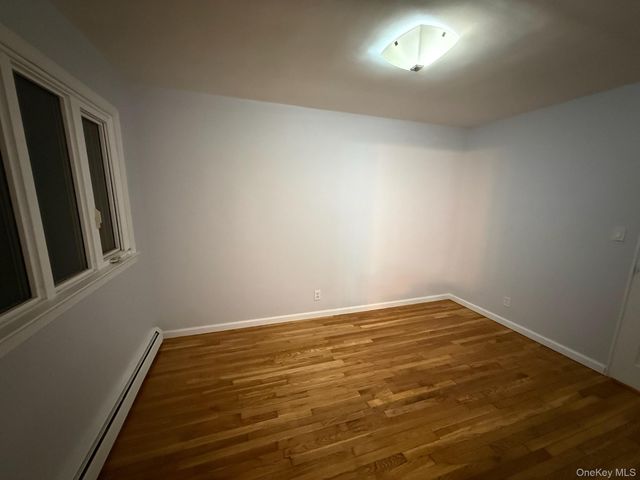 186 E Pennywood Avenue, Roosevelt, NY 11575