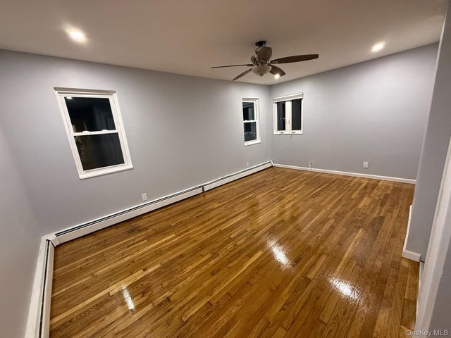 186 E Pennywood Avenue, Roosevelt, NY 11575