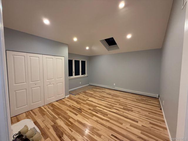 186 E Pennywood Avenue, Roosevelt, NY 11575