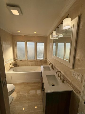 186 E Pennywood Avenue, Roosevelt, NY 11575