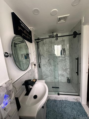 186 E Pennywood Avenue, Roosevelt, NY 11575