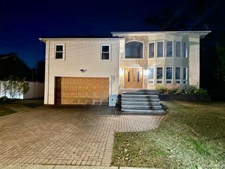 186 E Pennywood Avenue, Roosevelt, NY 11575