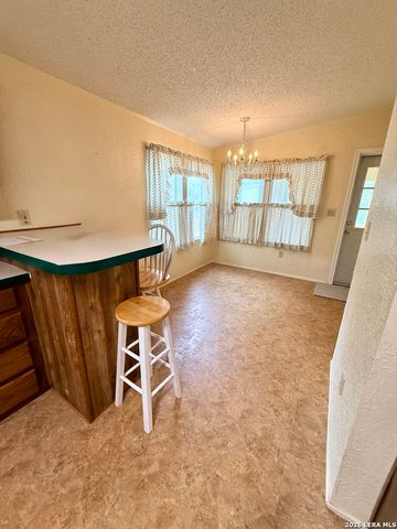 182 Laurel Ridge, Lakehills, TX 78063