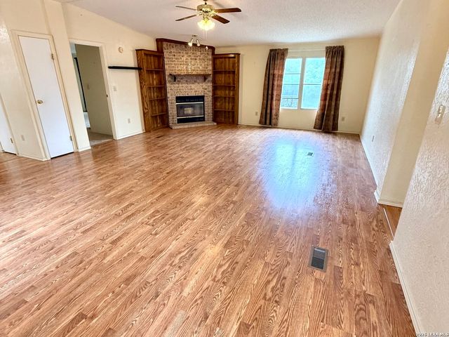 182 Laurel Ridge, Lakehills, TX 78063