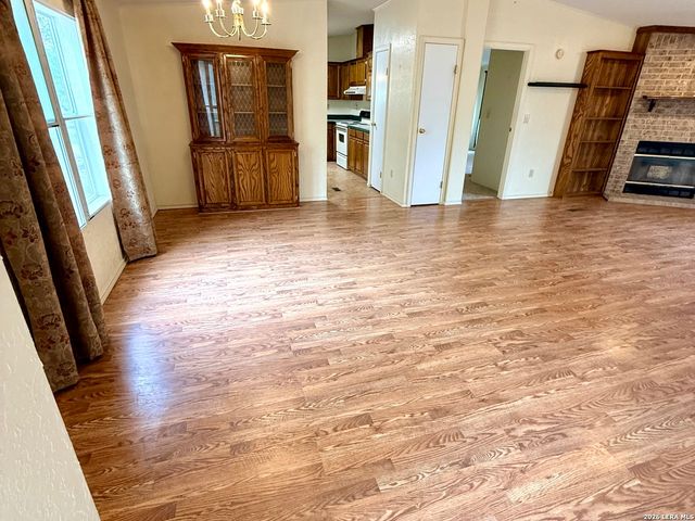 182 Laurel Ridge, Lakehills, TX 78063