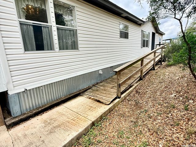 182 Laurel Ridge, Lakehills, TX 78063