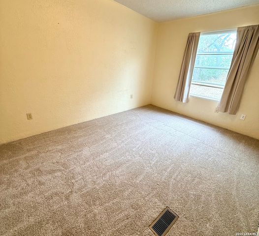 182 Laurel Ridge, Lakehills, TX 78063