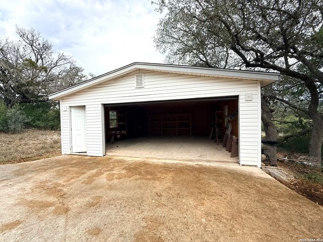 182 Laurel Ridge, Lakehills, TX 78063