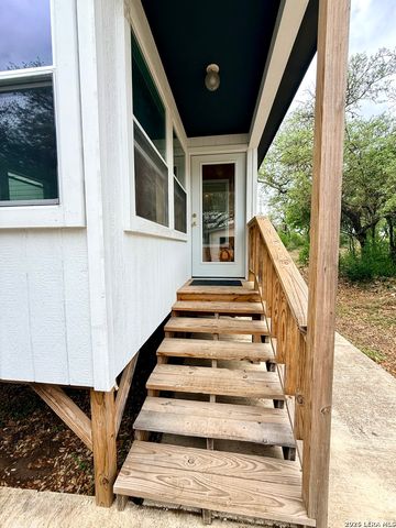 182 Laurel Ridge, Lakehills, TX 78063