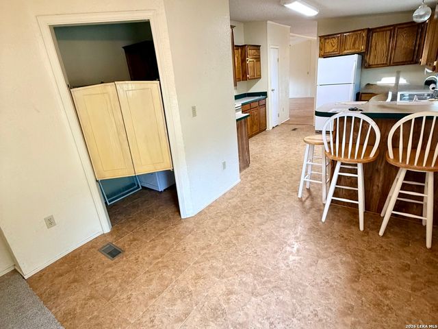 182 Laurel Ridge, Lakehills, TX 78063