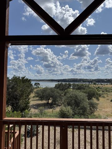 1748 Lakeshore DR, Canyon Lake, TX 78133