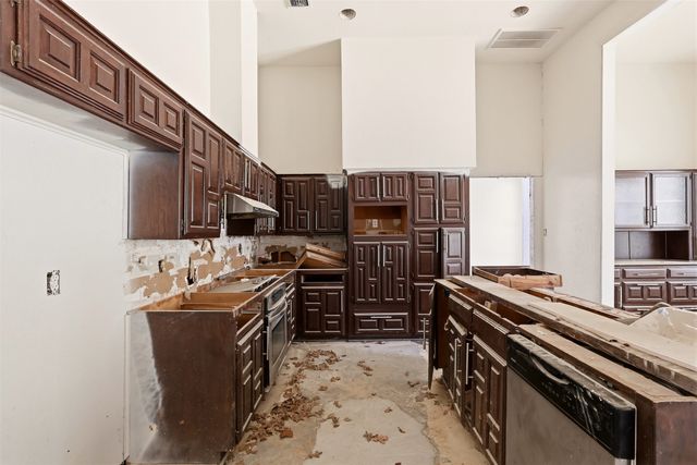 2700 Shadow Wood Court, Arlington, TX 76006