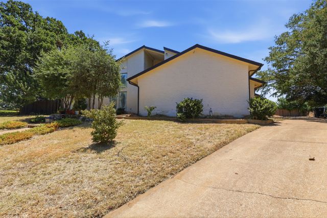 2700 Shadow Wood Court, Arlington, TX 76006