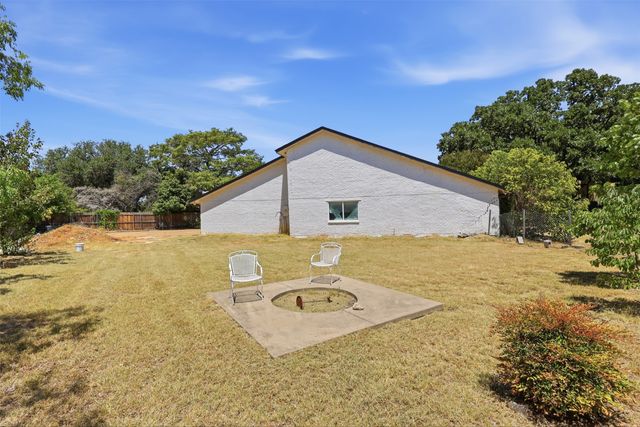 2700 Shadow Wood Court, Arlington, TX 76006