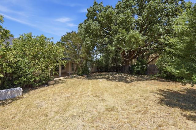 2700 Shadow Wood Court, Arlington, TX 76006