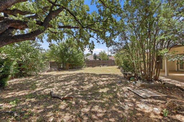 2700 Shadow Wood Court, Arlington, TX 76006