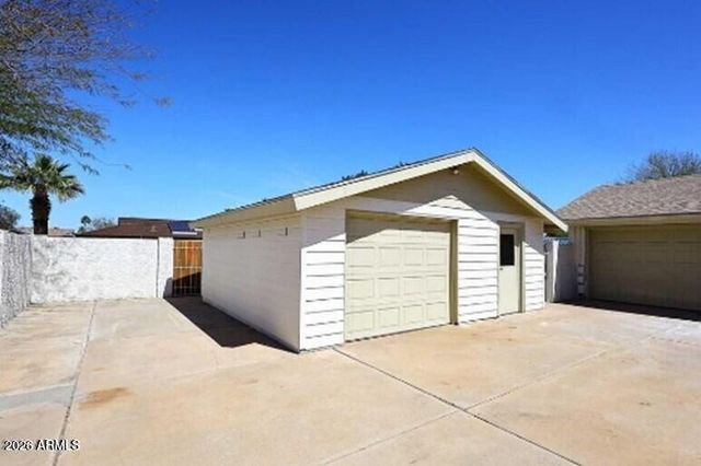 2808 E LUPINE Avenue E, Phoenix, AZ 85028