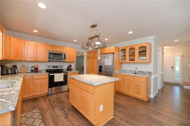 102 Stevens CT, Yorktown, VA 23693