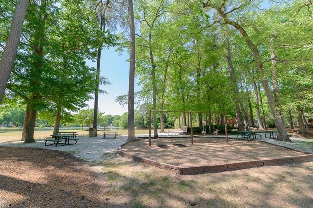 102 Stevens CT, Yorktown, VA 23693