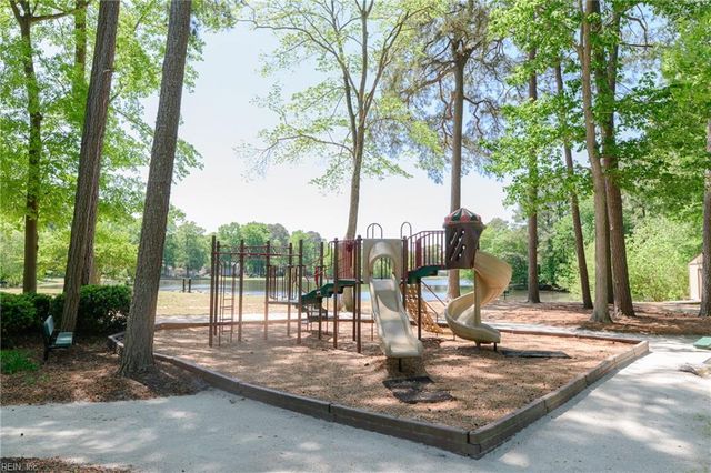 102 Stevens CT, Yorktown, VA 23693