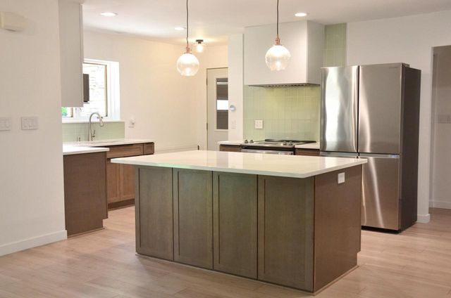 13815 W Robin TRAIL, New Berlin, WI 53151