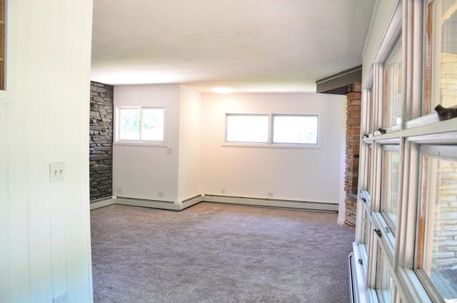 13815 W Robin TRAIL, New Berlin, WI 53151