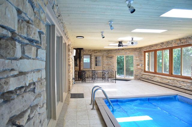 13815 W Robin TRAIL, New Berlin, WI 53151