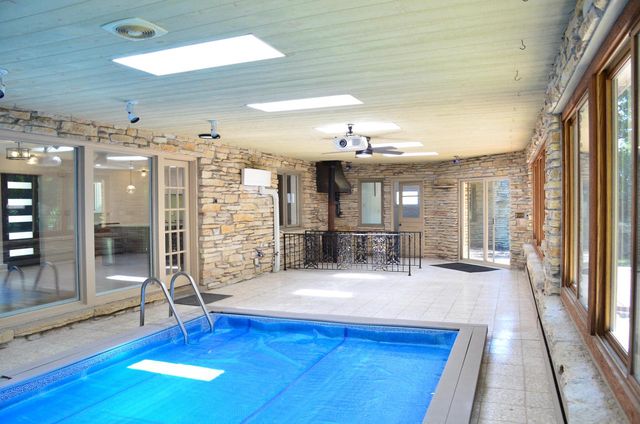 13815 W Robin TRAIL, New Berlin, WI 53151
