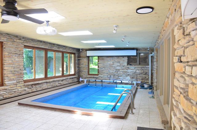 13815 W Robin TRAIL, New Berlin, WI 53151