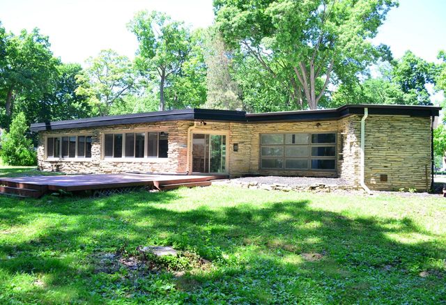 13815 W Robin TRAIL, New Berlin, WI 53151