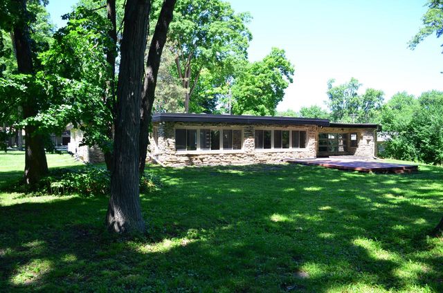 13815 W Robin TRAIL, New Berlin, WI 53151