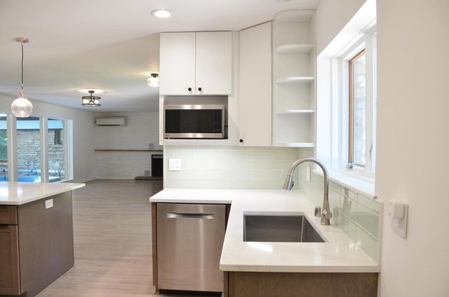13815 W Robin TRAIL, New Berlin, WI 53151