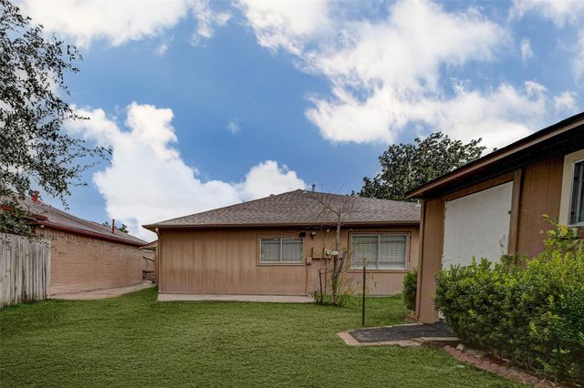 13211 Sharpbill Drive, Houston, TX 77083