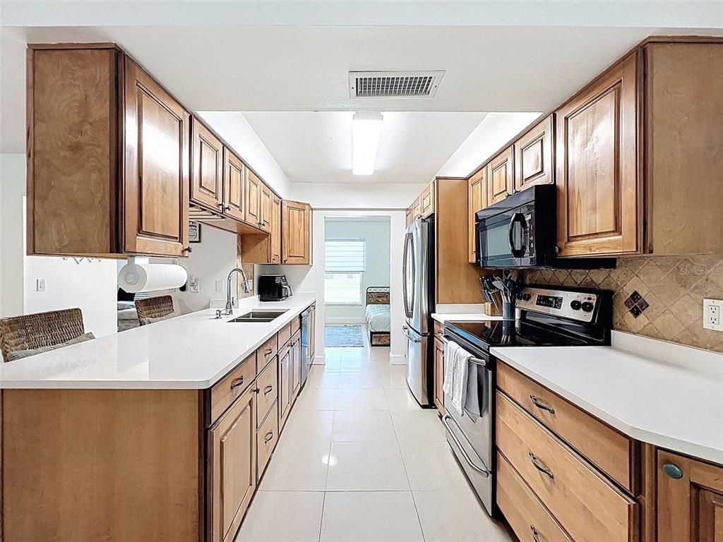 Image 10 of property listing at 757 CALIENTE DRIVE, Brandon, FL 33511