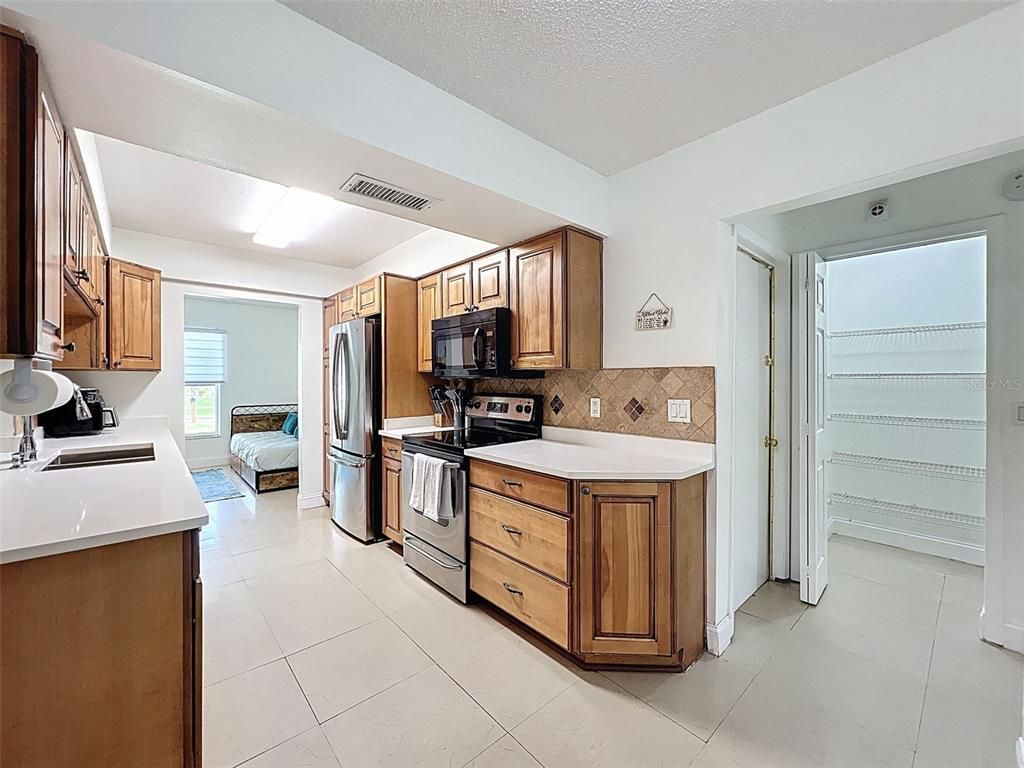 Image 11 of property listing at 757 CALIENTE DRIVE, Brandon, FL 33511