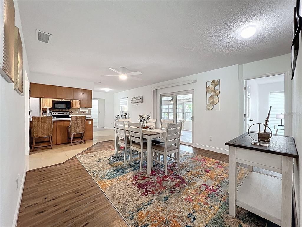 Image 15 of property listing at 757 CALIENTE DRIVE, Brandon, FL 33511