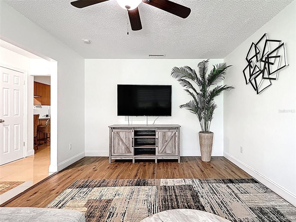 Image 6 of property listing at 757 CALIENTE DRIVE, Brandon, FL 33511