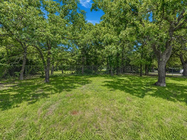 465 Private Road 2698, Alvord, TX 76225