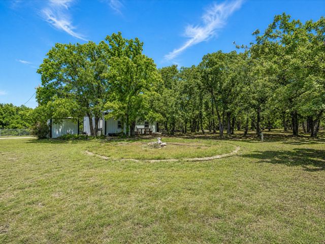 465 Private Road 2698, Alvord, TX 76225