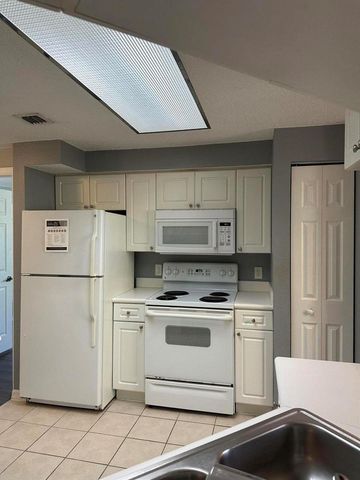 2730 Anzio Court 303, Palm Beach Gardens, FL 33410