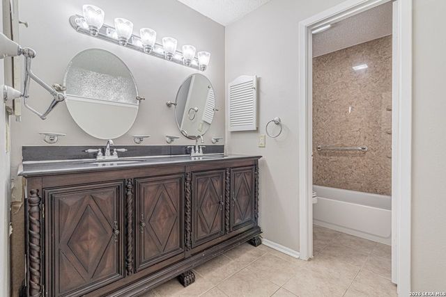 8347 Echo Willow Dr, San Antonio, TX 78250