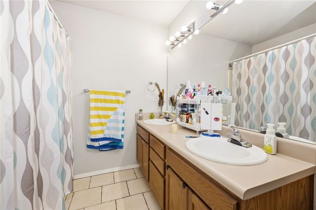 922 Peachtree Drive, Fayetteville, AR 72703