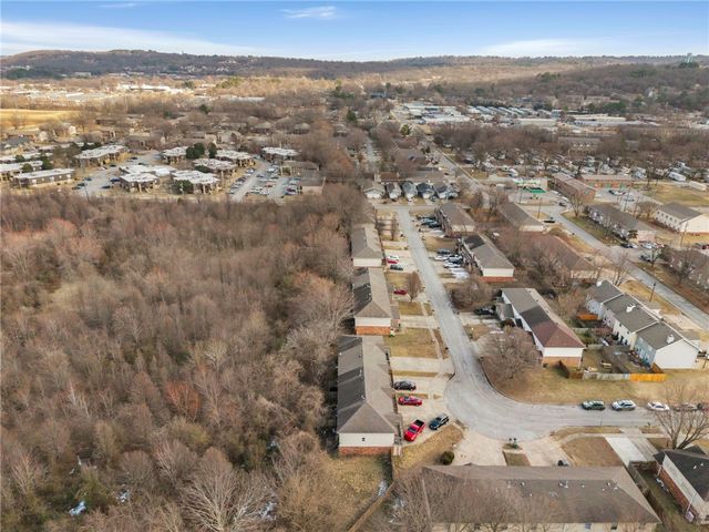 922 Peachtree Drive, Fayetteville, AR 72703