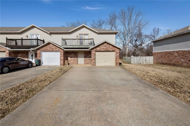 922 Peachtree Drive, Fayetteville, AR 72703