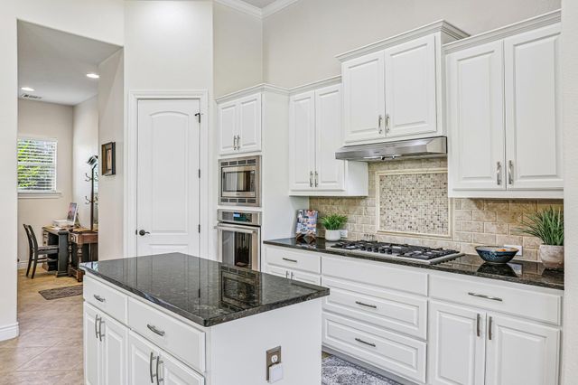 500 Dream Catcher DR, Leander, TX 78641