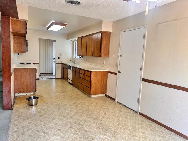 3207 Terry Way, Carmichael, CA 95608